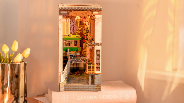 Monique droomt weg bij Japanse kersenbloesem bij de Sakura Densya