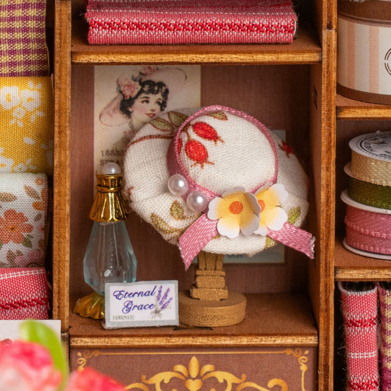 Close-up of the finished hat in Robotime Elsa's Tailoring