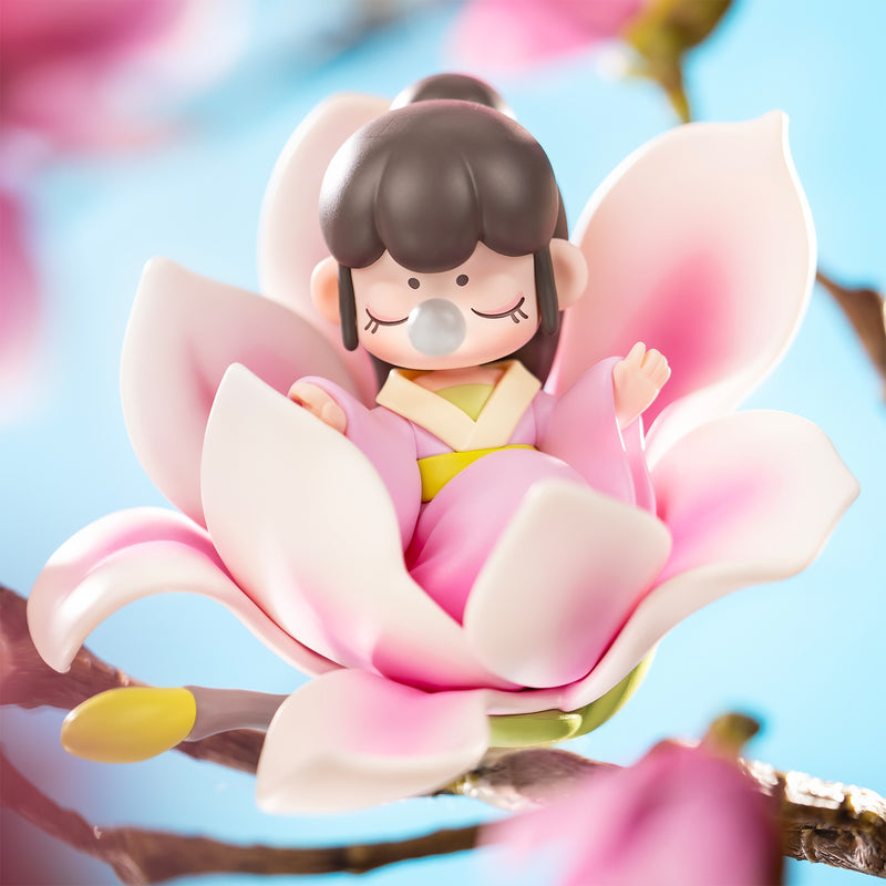 Magnolia variant of the Robotime Nanci Flower Stories blind box series
