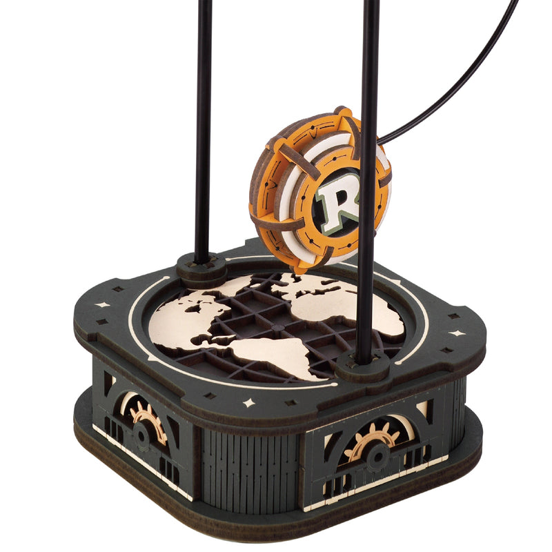 Close-up of the pendulum of the Robotime Road Tripper