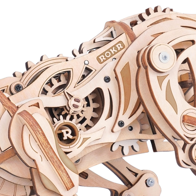 The torso with the mechanism of the Robotime Velociraptor